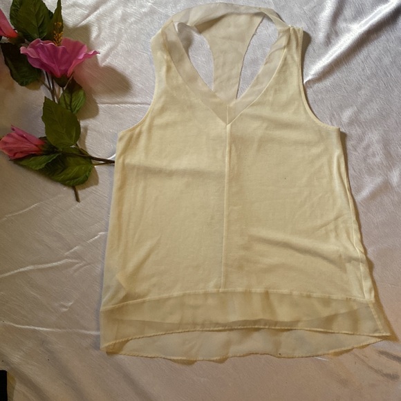 🤍🤍🤍BCBG OFF WHITE SILK TOP Medium🤍🤍🤍 - Picture 4 of 5